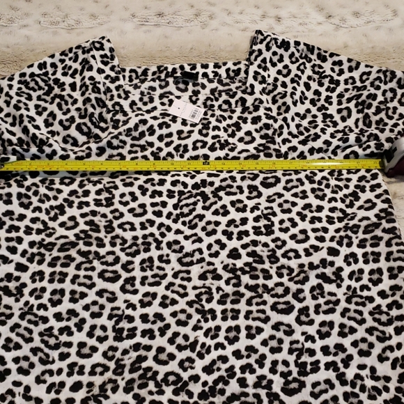 NWT - Ann Taylor Factory Snow Leopard Blouse - Picture 9 of 10